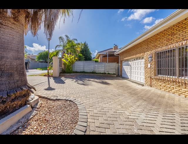 5 BEDROOM FREEHOLD FOR SALE IN VIERLANDEN